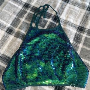Super cute crop top!